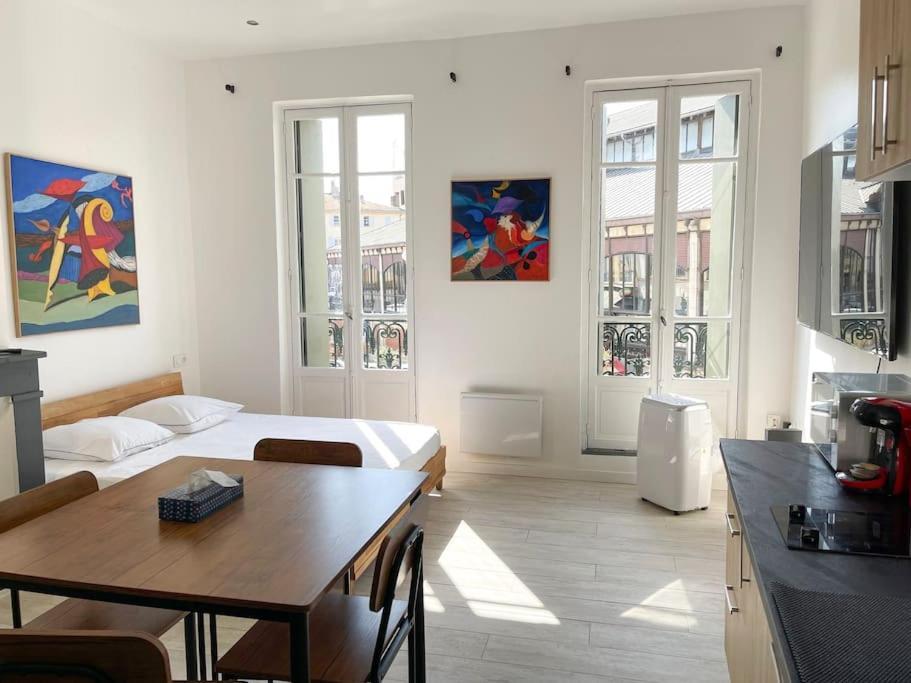 Vue Sur La Place Des Halles, Art Apparts Béziers Kültér fotó
