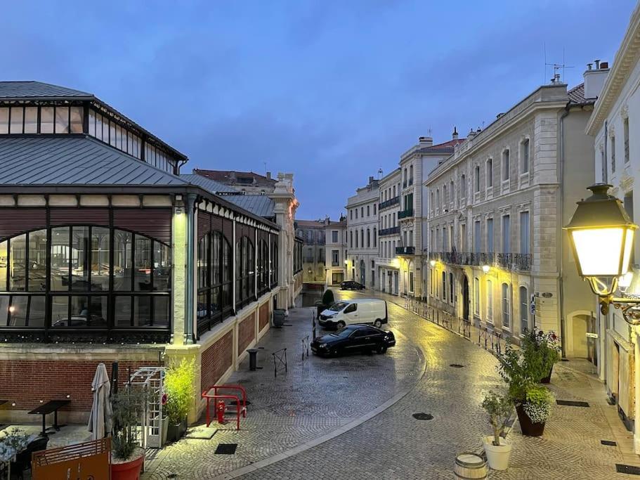 Vue Sur La Place Des Halles, Art Apparts Béziers Kültér fotó