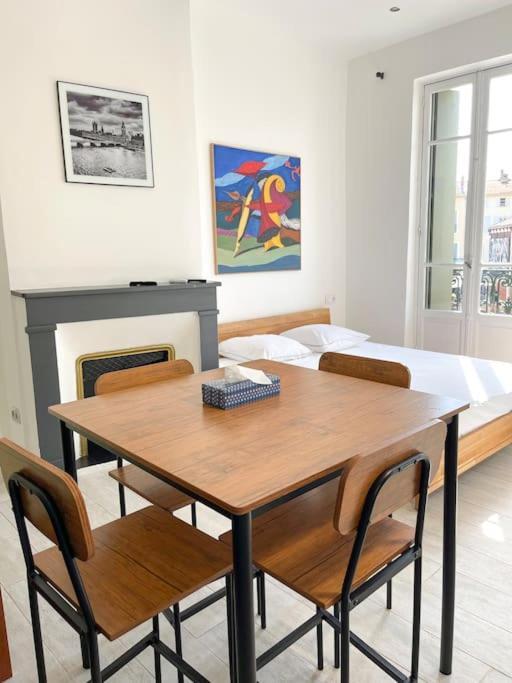 Vue Sur La Place Des Halles, Art Apparts Béziers Kültér fotó